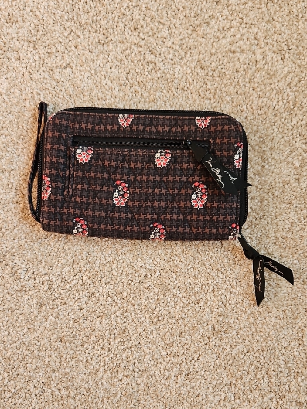 Vera Bradley Size OS Black with Pink Floral Quilted Wristlet Wallet